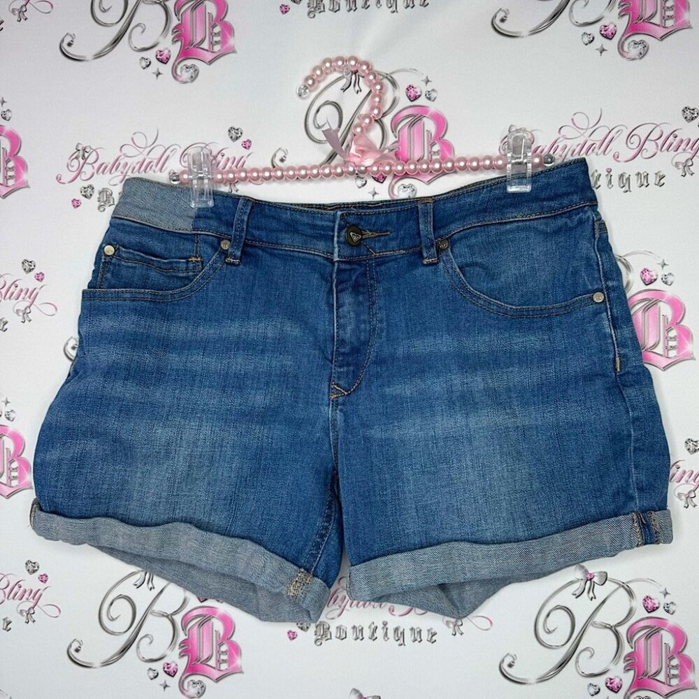 Roxy denim shorts logo on back pockets cute beachy waist band patchwork beach